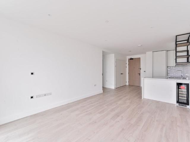 1 Bed Flat, Lavey House, HA0