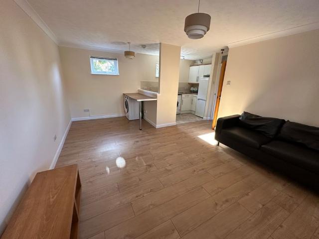 1 Bed Flat, Lodgehill Park Close, HA2