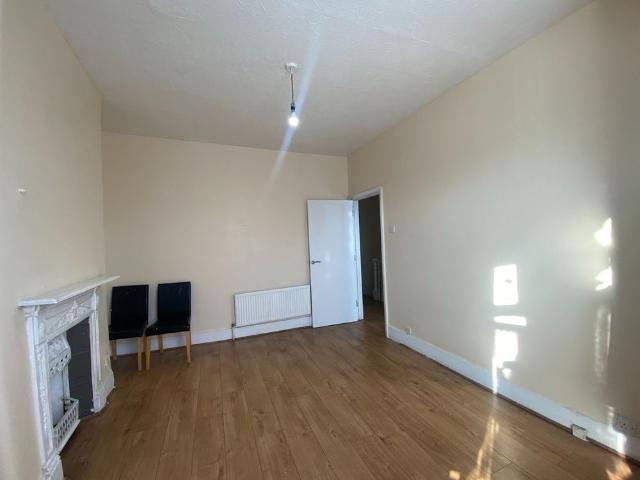 1 Bed Flat, Lowbrook Road, IG1