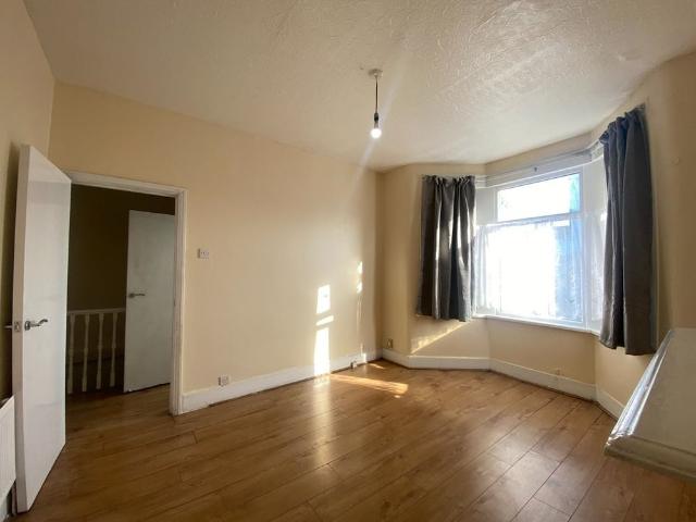 1 Bed Flat, Lowbrook Road, IG1