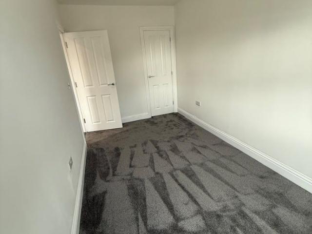 1 Bed Flat, Lower Addiscombe Road, CR0