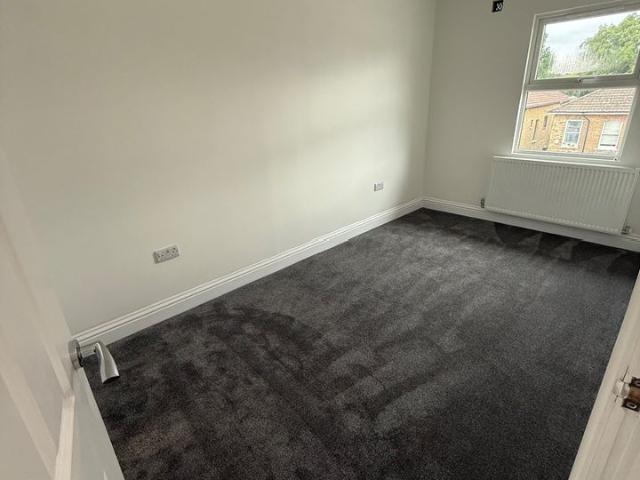 1 Bed Flat, Lower Addiscombe Road, CR0
