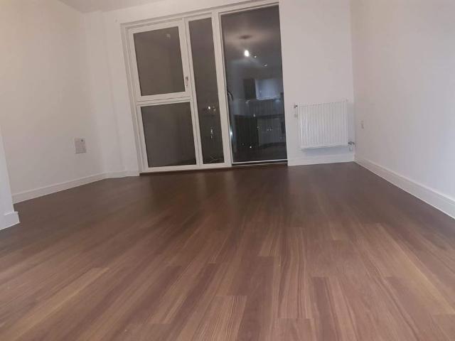 1 Bed Flat, Palladian Court, CR0