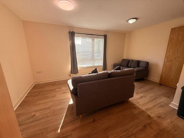 1 Bed Flat, Priory Court, B5