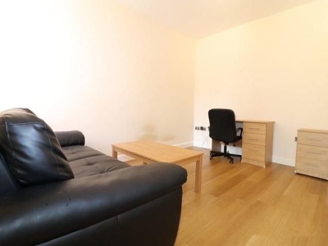 1 Bed Flat, Queen Victoria Road, CV1