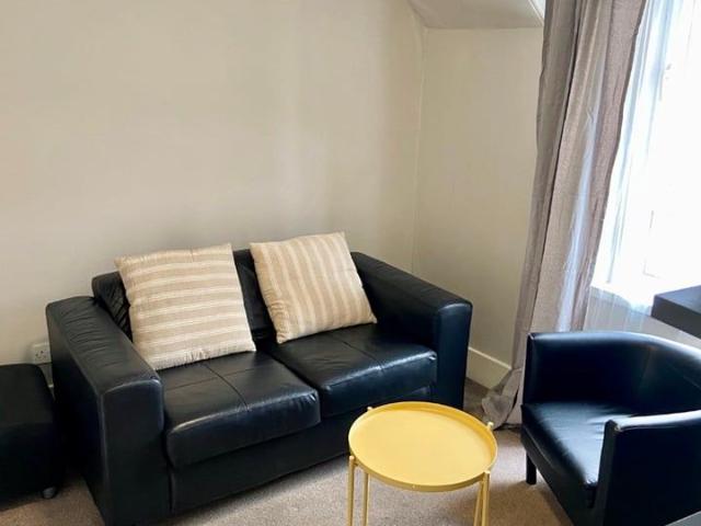1 Bed Flat, Raeburn Place, AB25
