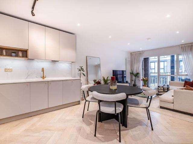 1 Bed Flat, Ravensbury Terrace, SW18