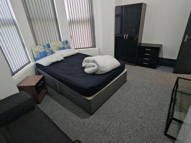 1 bed Flat, refurbished near Hospital transport