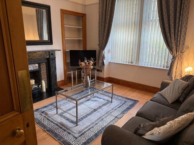 1 Bed Flat, Rosemount Place, AB25