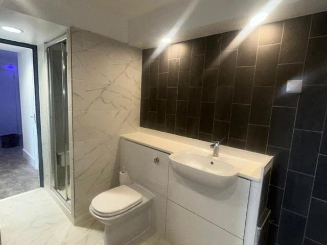 1 Bed Flat Roslin House