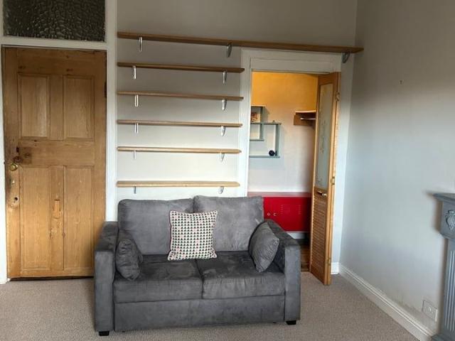 1 Bed Flat, Rossie Place, EH7