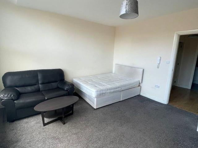 1 Bed Flat, Roundhay Road, LS8