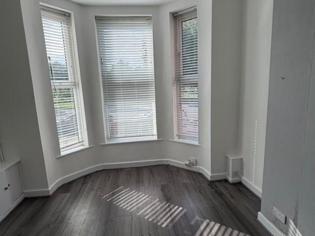 1 Bed Flat, Stanley Road, L20