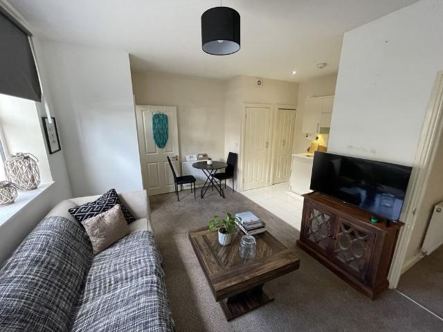1 Bed Flat, Staple Hill, BS16