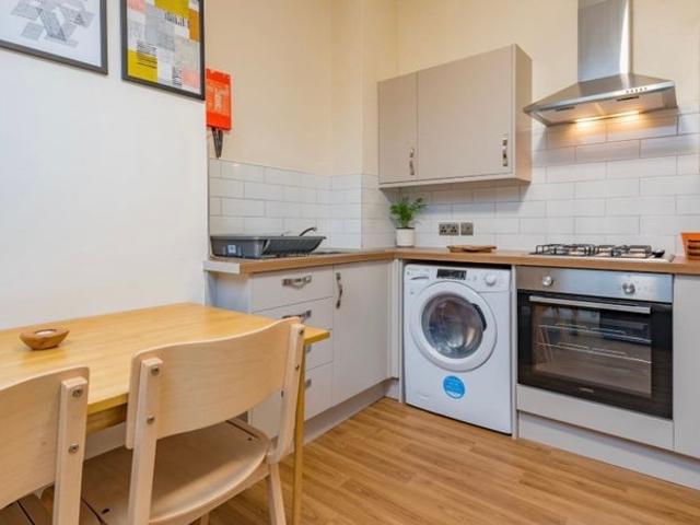 1 bed flat student takeover