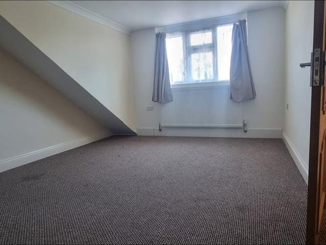 1 Bed Flat, Sunnyside Road, IG1