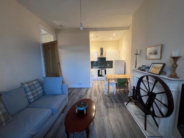 1 Bed Flat, Salamander Street, EH6