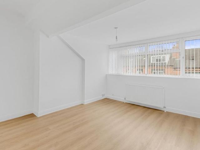 1 Bed Flat, Sefton Avenue, LS11