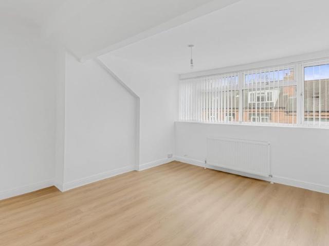 1 Bed Flat, Sefton Avenue, LS11