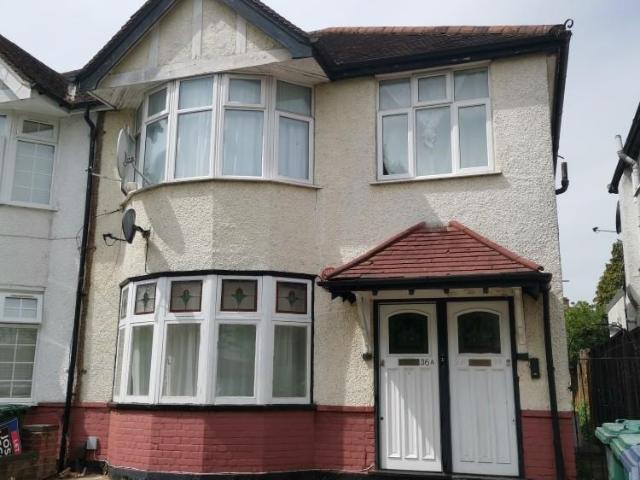 1 bed flat share to rent in fairfield crescent, edgware, ha8