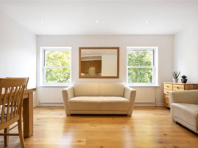 1 Bed Flat, Sheendale Road, TW9