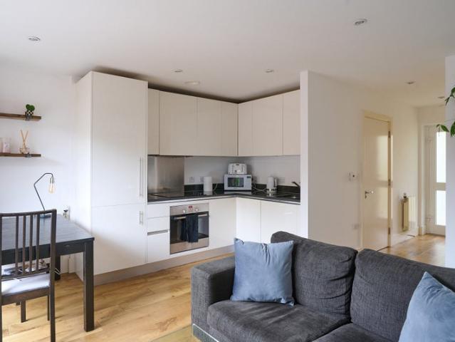 1 bed flat short term rental 3 months from 2027