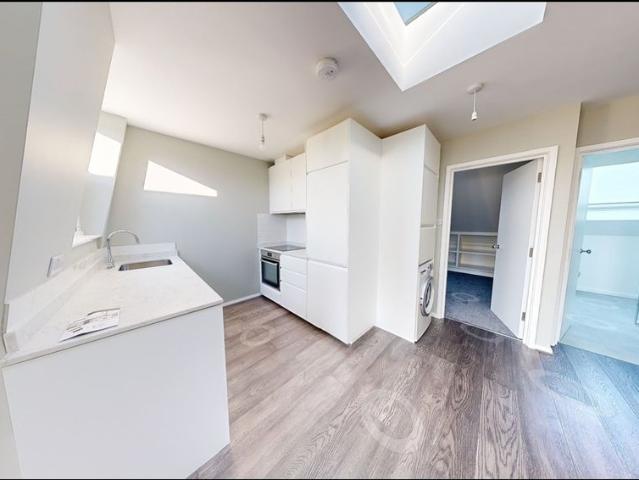 1 Bed Flat, Southcroft Road, SW17