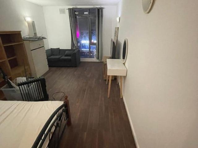 1 Bed Flat, The Odeon, IG11