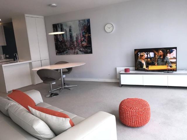 1 Bed Flat, The Rotunda, B2