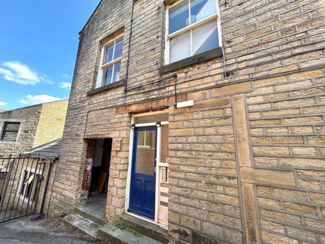 1 bed Flat To Let in in Westgate, Honley, Holmfirth