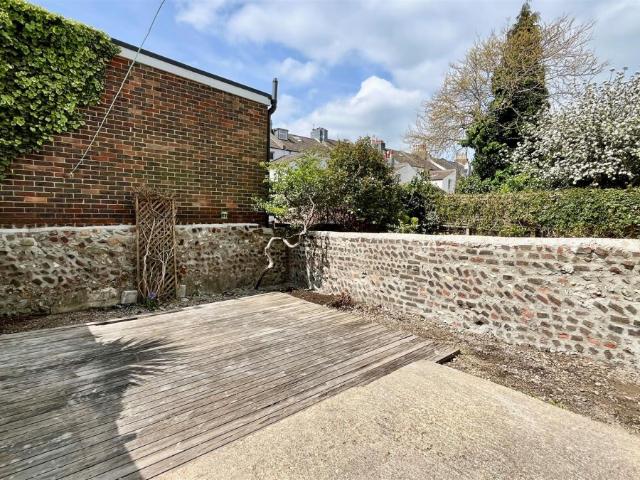 1 Bed Flat Let Agreed