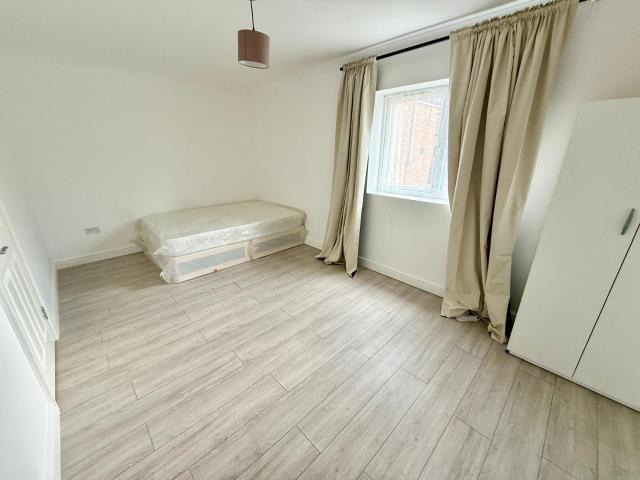 1 bed flat to rent Claremont Road, London E17