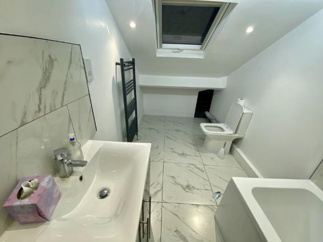 1 bed flat to rent Burnley Road East, Rossendale BB4