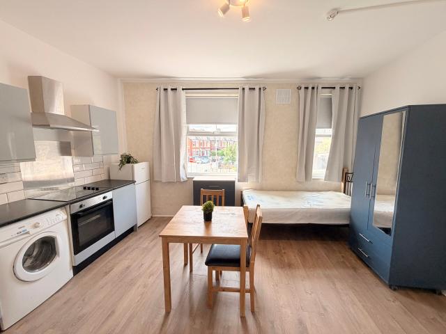1 bed flat to rent in 338 Barlow Moor Road, Chorlton Cum Hardy, M21