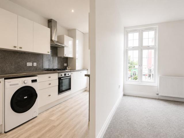 1 bed flat to rent in Colston Road, London, SW14 | James Anderson