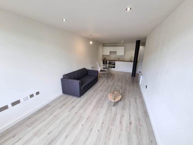 1 bed flat to rent in Conditioning House, Bradford, BD1