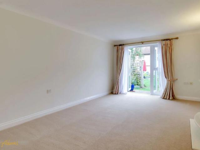 1 bed flat to rent in Arundel Road, Angmering, BN16