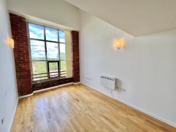 1 bed flat to rent in Houldsworth Street, Reddish, SK5