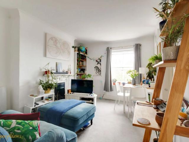 1 bed flat to rent in South Terrace, Littlehampton, BN17