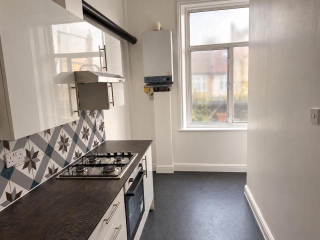 1 bed flat to rent in Park Parade, London | Daniels Estate Agents