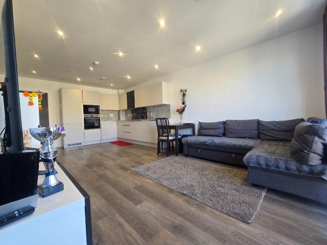 1 bed flat to rent in tom lake way, hertfordshire, wd19