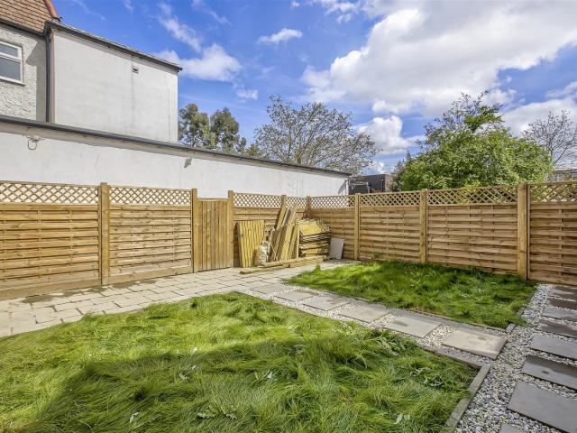 1 bed flat to rent in Upper Richmond Road West, East Sheen, SW14 | James Anderson