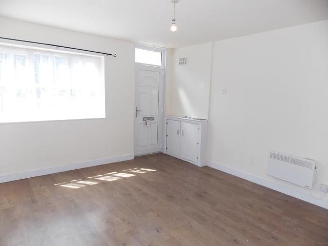 1 bed flat to rent on Ilkeston, Market Street, DE7