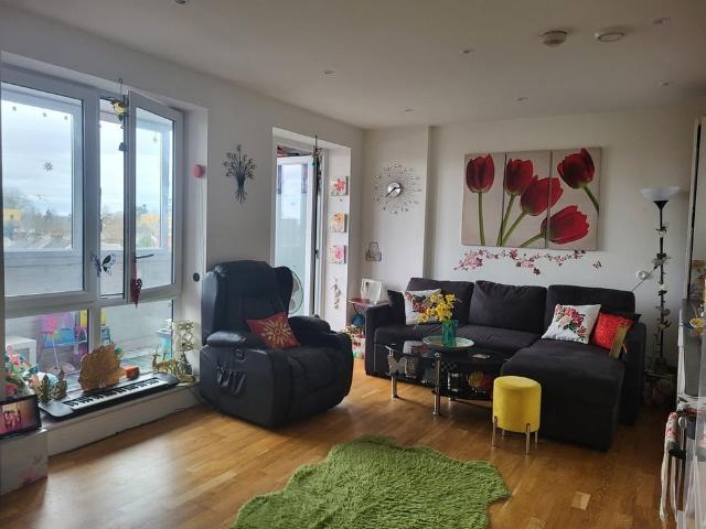 1 Bed Flat, Topaz Apartments, TW3