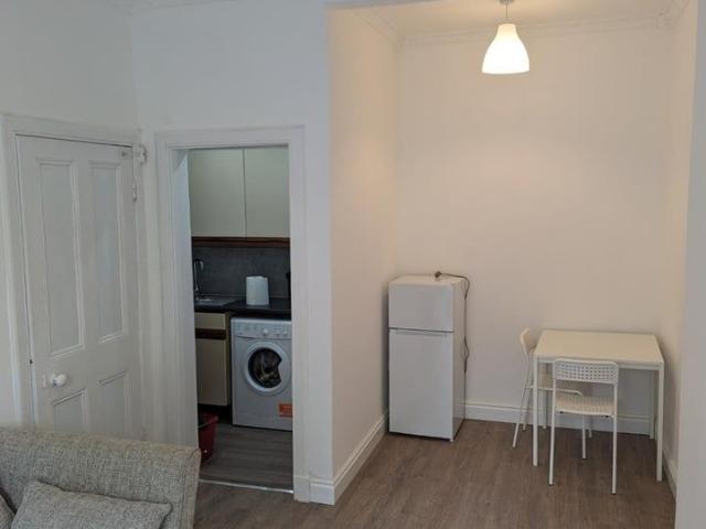 1 Bed Flat, Wardlaw Place, EH11