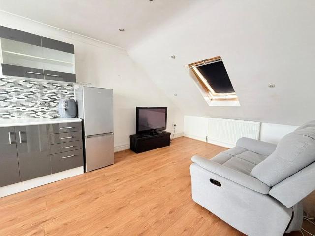 1 Bed Flat, Wellwood Road, IG3