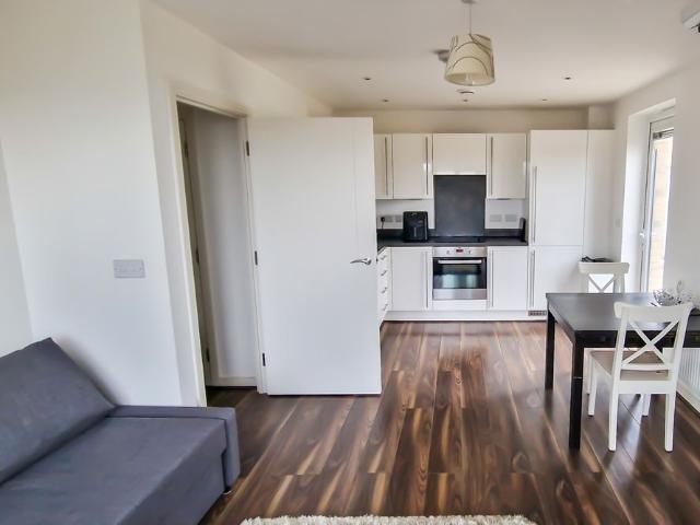 1 Bed Flat, Whitestone Way, CR0
