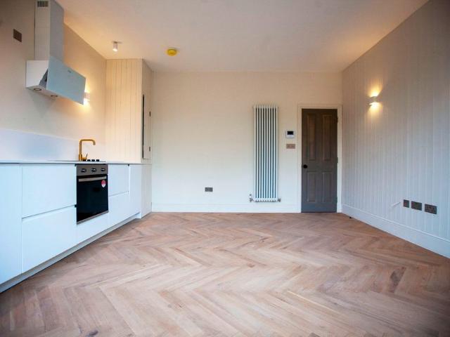 1 Bed Flat, Wilbraham Road, M16