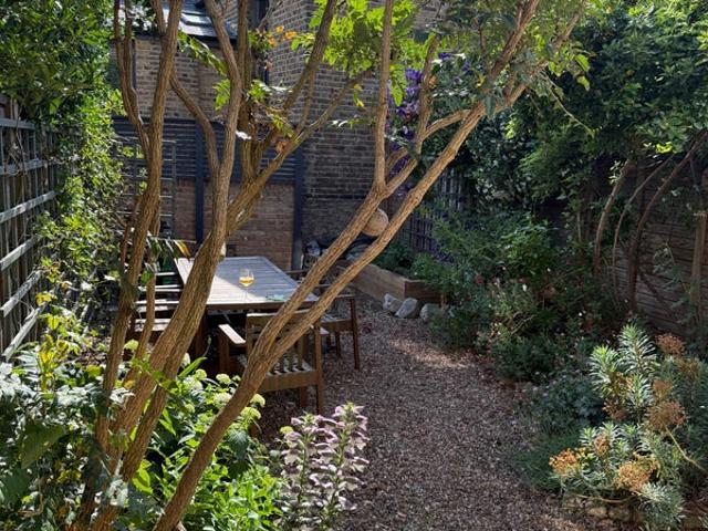 1 bed flat with garden available Nov Jan