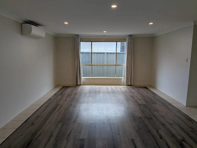 1 Bed Flat with Renovated Ensuite, All Bills Included, Driveway Parking + Lock up Single Garage
